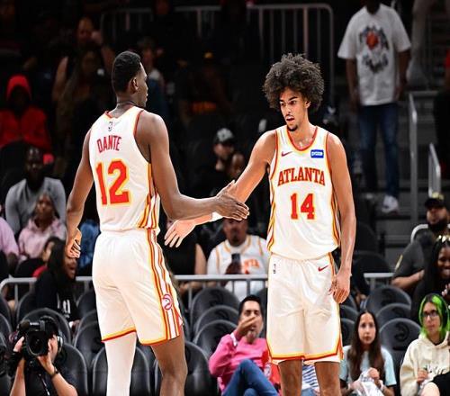 季前赛中的表现高开低走！火箭旧将能否得到留在老鹰的机会呢