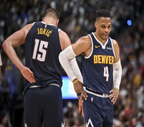 一年前的今天：威少正式加盟丹佛掘金联手约基奇