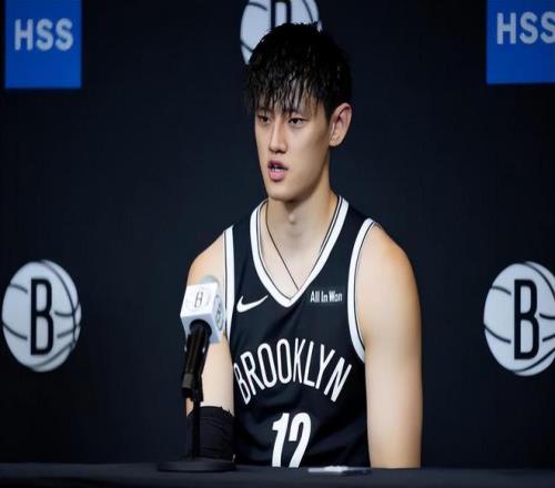 曾凡博在NBA太普通！马健：他流量高如此经历已比美国多数球员强