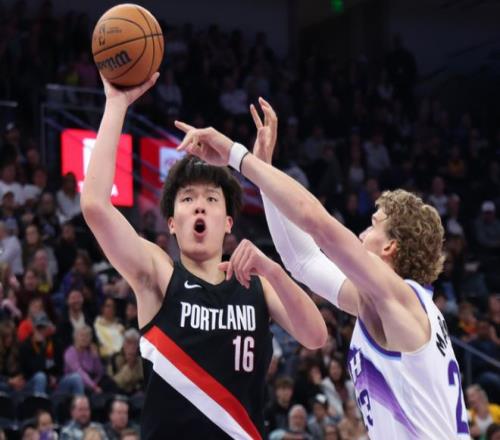 杨瀚森回应赛后哭泣：打得不好情绪比较激动杰特安慰说很努力了