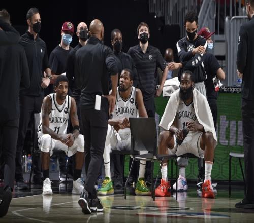 欧文：不会因生意影响和杜登的兄弟感情我们一起见证NBA市值腾飞