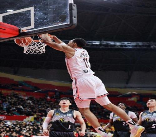 曝CBA多家俱乐部报价贝兹利！上赛季效力于广东宏远