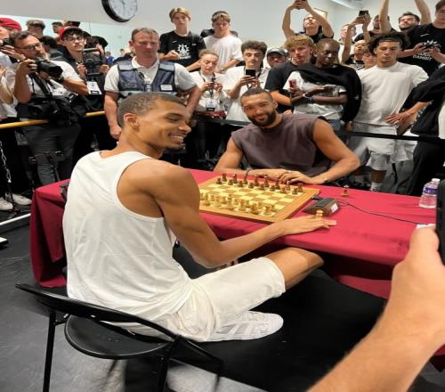 又有球打&还有棋下！文班创立的新赛事HoopGambit有点意思！