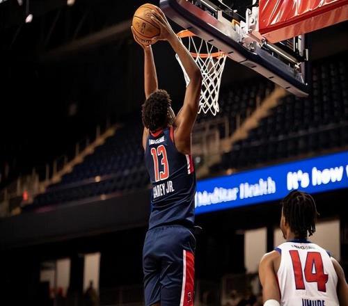 火箭连续裁掉4名刚刚签下的球员，他们都会出现在NBA发展联盟