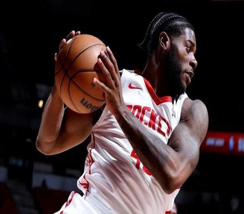 火箭裁掉了锋线新秀，这位锋线大闸在进攻端的表现真是太糟糕了