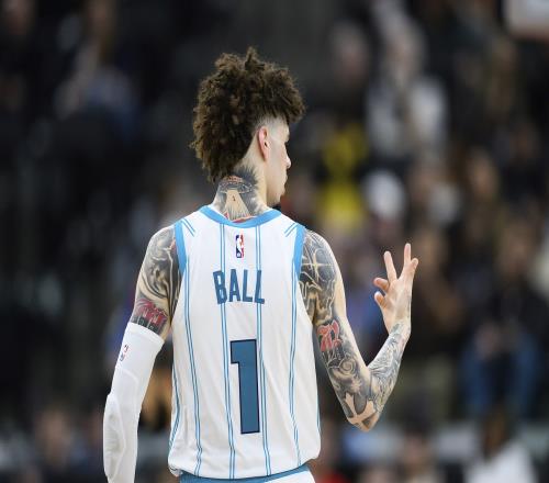 塞克斯顿：最近一直和三球一起训练互相磨合很兴奋和他一起打球