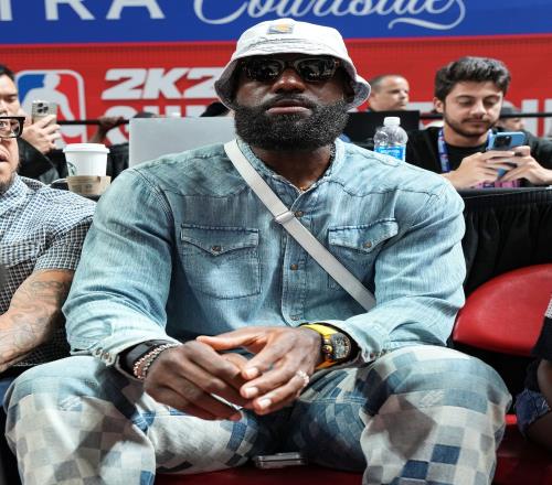 名嘴：詹姆斯可能很快就会宣布退役他那种短期运作已不符合潮流