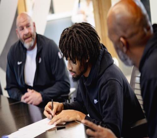 4年1.72亿！开拓者官宣续约两大新星杨瀚森等队友集体祝贺他们