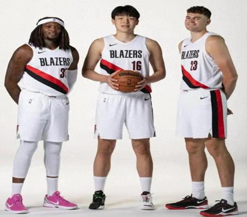 真争气，杨瀚森英语进步神速，和外教无障碍沟通+听懂NBA记者提问