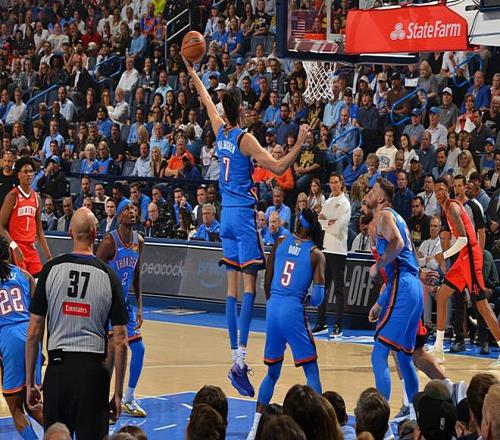 面对火箭攻防两端都有强势表现！雷霆确实应该为他提供顶薪合同