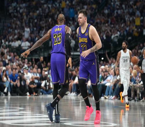 美记：东契奇希望詹姆斯在湖人退役他很享受与其并肩作战的经历
