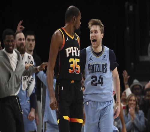 励志球员！卡姆斯潘塞此前是双向合同如今签4年1050万美元新约