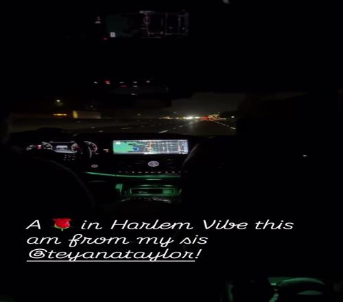 詹姆斯自拍凌晨乘车前往训练馆疑似晒出詹23代战靴