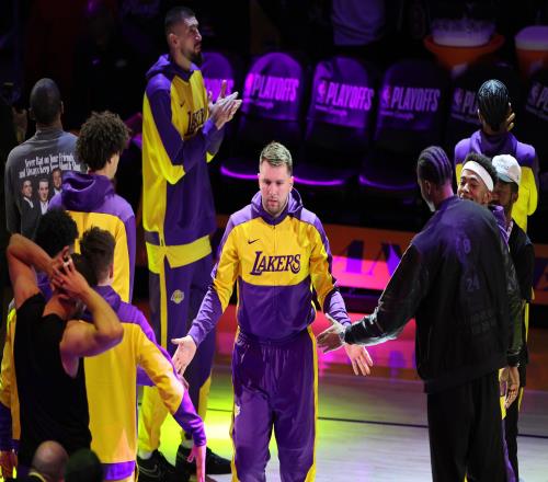 为何说湖人在最完美的时刻得到了专注度前所未有之高的东契奇 为何说湖人在最完美的时刻得到了专注度前所未有之高的东契奇