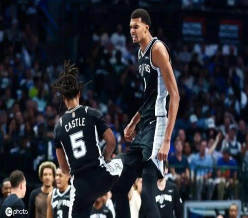 新赛季NBA首秀红黑榜：文班脱胎换骨大帝烂到家了