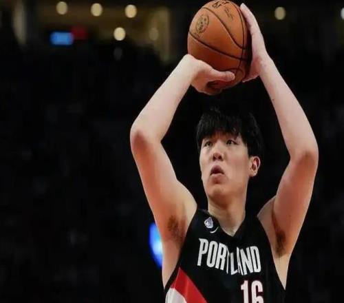 杨瀚森首秀2分1篮板麦克丹尼尔斯称，我不想伤害他，但这是NBA