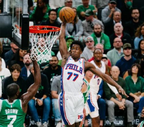 首秀轰34分！直接超越艾弗森，76人新秀让詹姆斯当老二