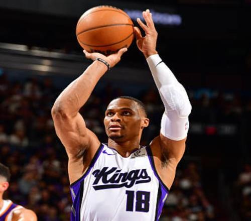 首秀4分惜败！威斯布鲁克8投2中，还需要磨合！