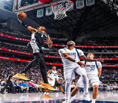 40分15篮板玩弄浓眉！NBA正式进入文班亚马时代