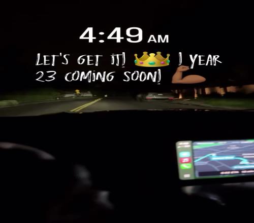 度假归来詹姆斯晒凌晨4点49开车去训练：第23季将至