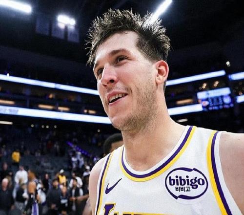 102分23板29助！历史首人！里夫斯刷爆纪录，他能签1.85亿顶薪