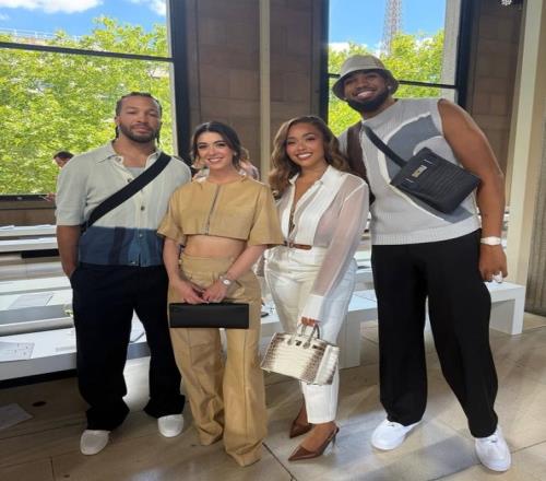 唐斯和女友伍兹出席巴黎时装周布伦森夫妇也在