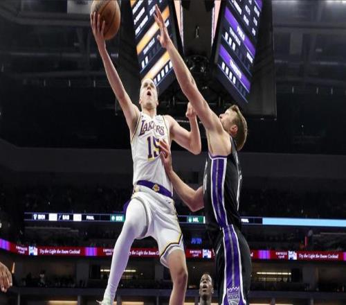 里夫斯51+11+9创NBA历史第1神迹，还刷爆纪录，詹姆斯东契奇缺战