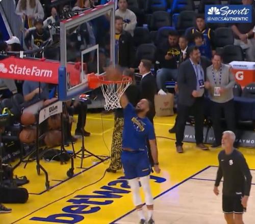 能打几分库里赛前热身时大秀空接暴扣