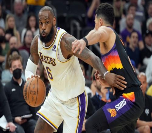 布克生涯总薪水5.34亿历史第3&仅次于詹库乔治&恩比德分列45