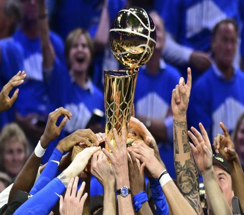 选秀后各队最大需求：湖人等多队渴求中锋开拓者需兜售艾顿&罗威