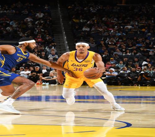 贝兹利砍27+13！湖媒：还用找其他内线至少给他个训练营合同