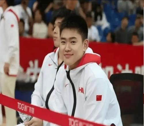一个0分，一个砍10+4！两中国后卫齐聚NCAA，境遇却是天上地下