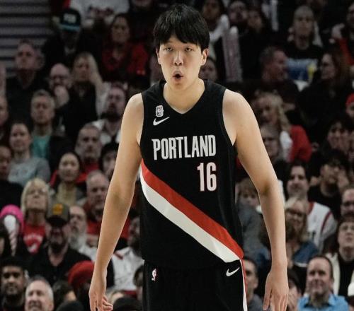 错怪开拓者！杨瀚森防守全队12人垫底，效率倒数第三，难怪遭弃用