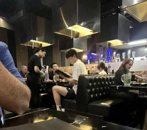 杨瀚森好样的，接受NBA采访大秀英文口语，自信大方回击黑粉质疑