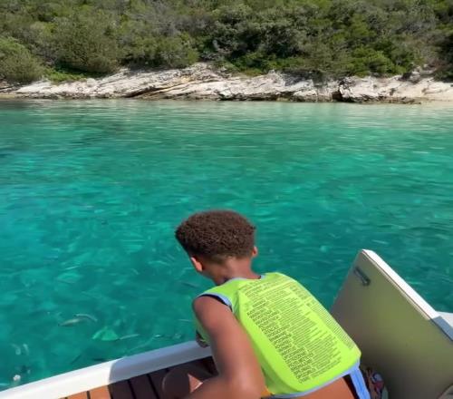 字母哥全家度假：我只想和我的此生最爱们一起编织美好回忆