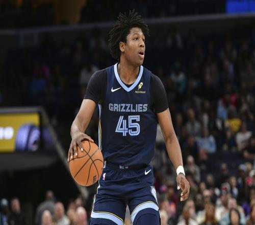 轻松拿捏!GG杰克逊15中8拿下20分3篮板 轻松拿捏!GG杰克逊15中8拿下20分3篮板