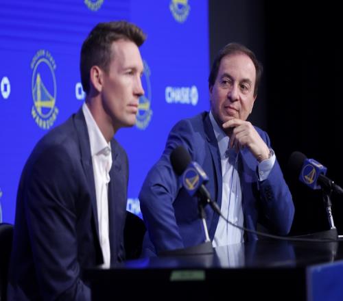 压力给到小邓利维！勇士下季前景得看他今夏能否靠交易再钓大鱼