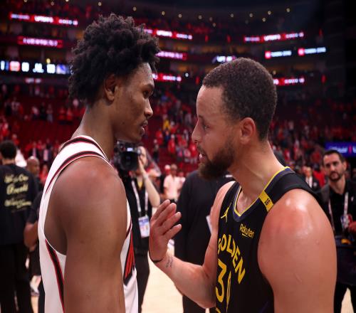 过中线夹击库里挡拆要付出多大代价8D炸裂之夜四个老炮一堂课