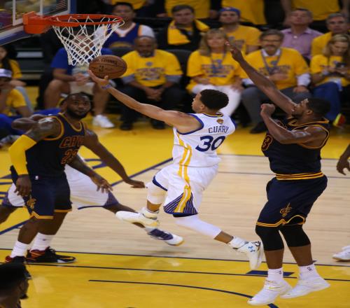 15勇士夺冠十周年：8年4冠王朝首冠近10年最具开创性的总冠军