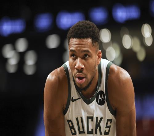 困于密尔沃基的野兽状态堪比巅峰奥尼尔的字母哥还能坚持多久