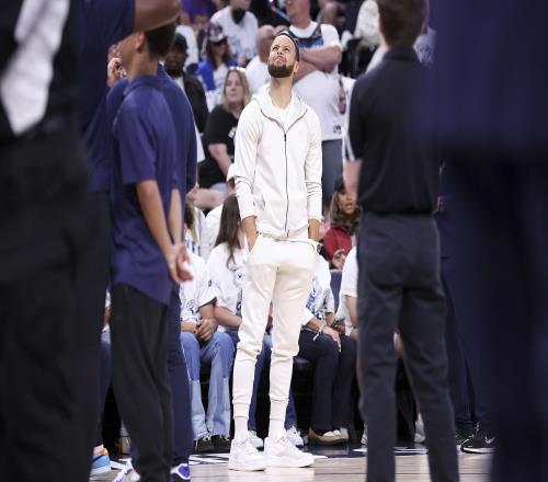 唏嘘不已！勇士赛季之旅因库里受伤戛然而止未来路在何方