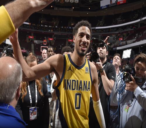 连续两年进东决靠运气步行者被低估宝藏球队打出极致团队篮球