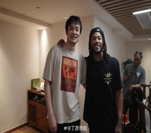 罗斯开启中国行！丁彦雨航晒合照：你的故事永远激励我前行