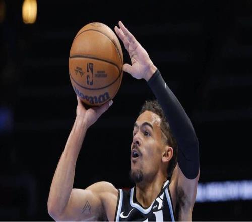 老鹰官方：特雷杨因右膝扭伤，将缺席明日对阵步行者的比赛