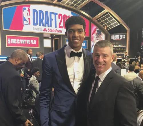 一阵+一防+MVP！NCAA顶级球星，登陆NBA仅4年就退役