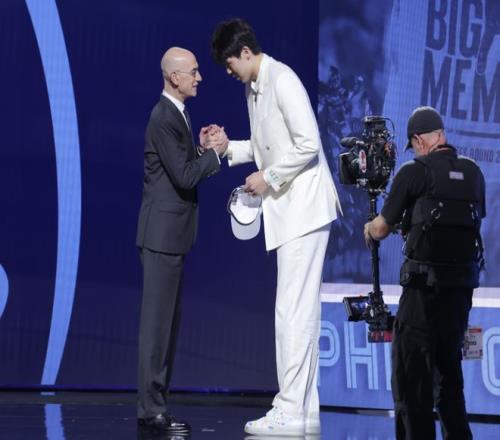 场均9分7板+90%命中率联盟第一！NBA新秀最强内线，真不是杨瀚森