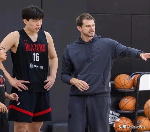 开拓者名记评价杨瀚森宵夜门：可以说他菜，但不能质疑其态度