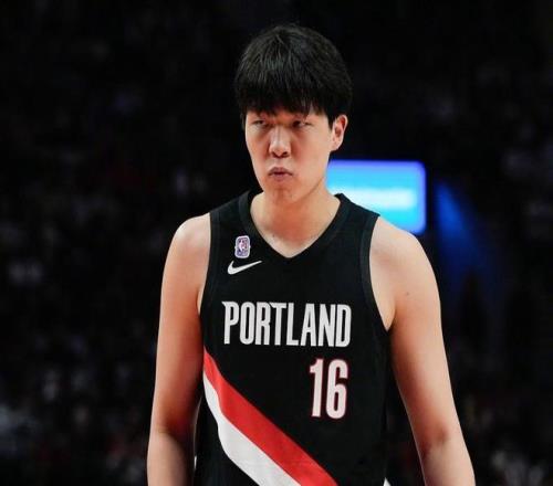 记者：杨瀚森对自己的训练、比赛要求从未降低