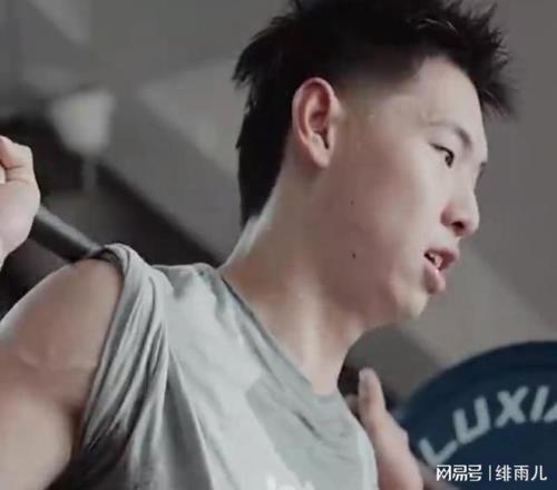 比杨瀚森更强！NBA级锋线确认到位，这才是中国男篮现役第一人！
