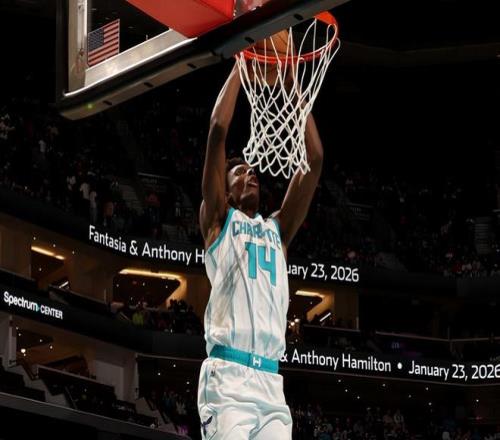 当初在快船毫无表现机会，但如今内线新星已经在黄蜂站稳脚跟了